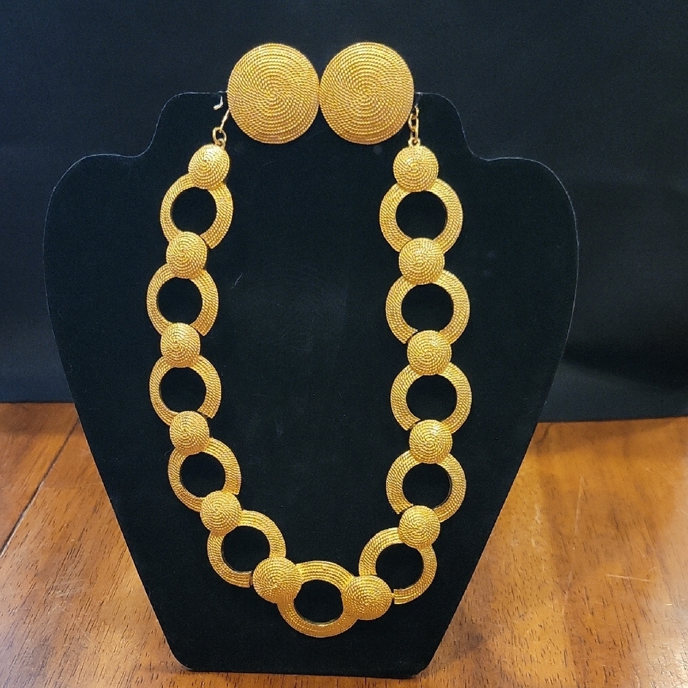 Trifari Elegant Gold Circle Necklace and Earring Set